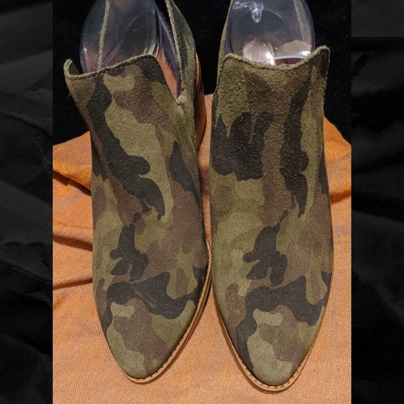 1. State Idania Camo ankle boots - EUC - Picture 4 of 8